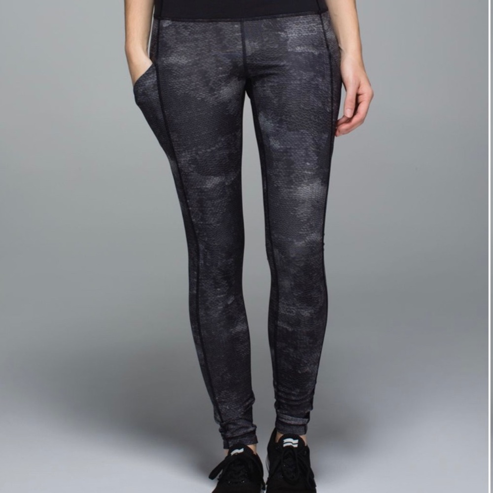 Lululemon Speed Tight II Full-On Luxtreme Snake Print Slate Black Leggings Sz 4